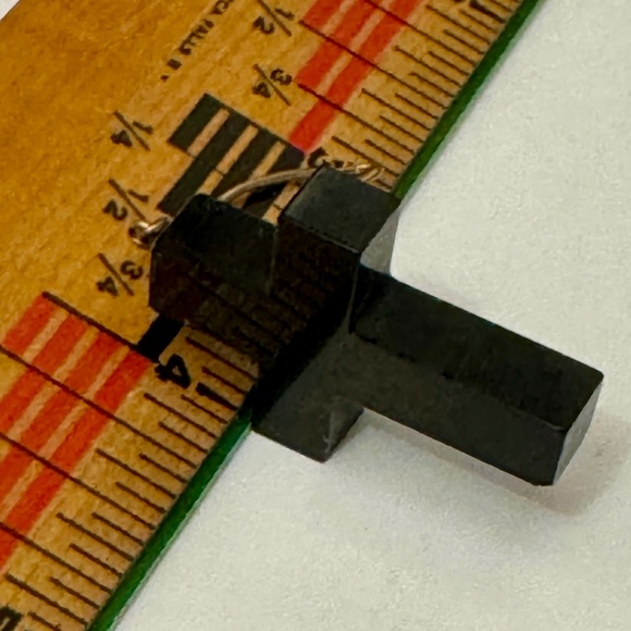 Shiny black cross with gold finding - Picture 4 of 4